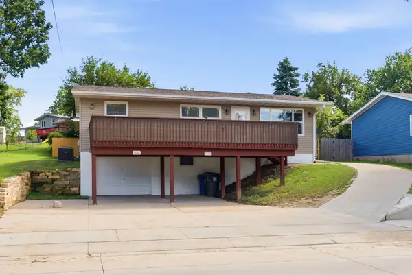 2414 W Fulliam Ave, Muscatine, IA 52761