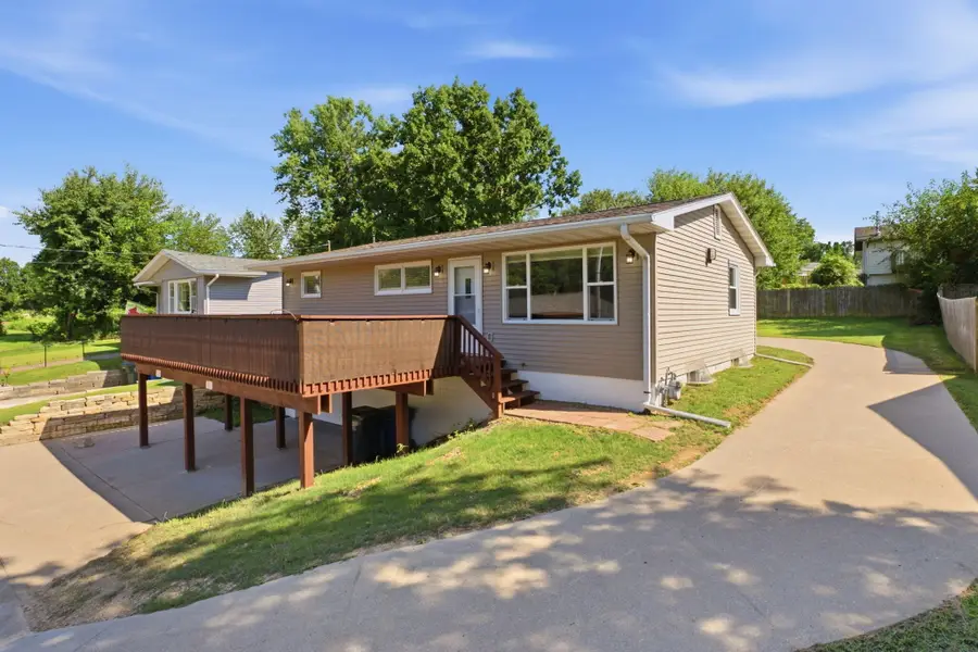2414 W Fulliam Ave, Muscatine, IA 52761 - #2