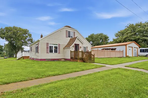 255 E 4th St, Bennett, IA 52721