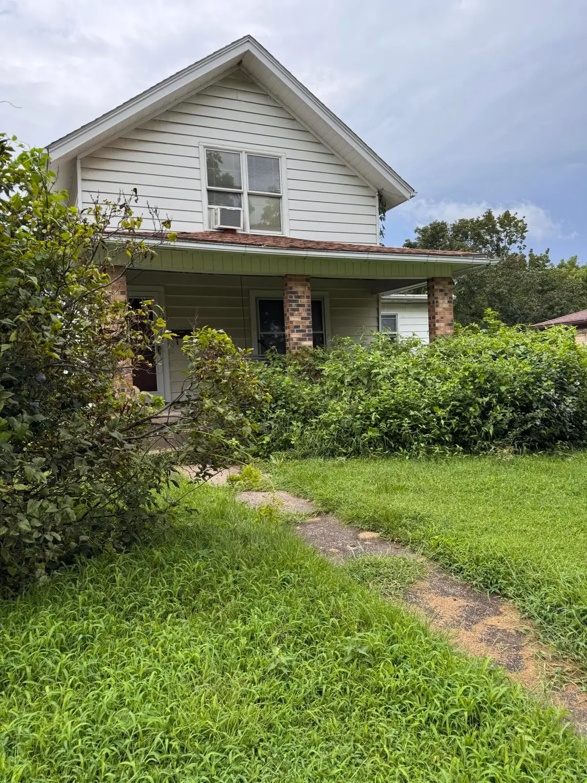 713 E 11th St, Muscatine, IA 52761 - #1
