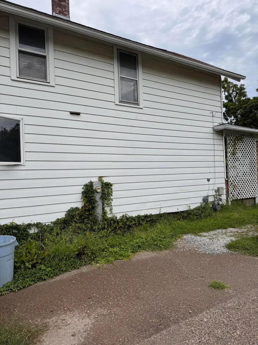 713 E 11th St, Muscatine, IA 52761 - #3