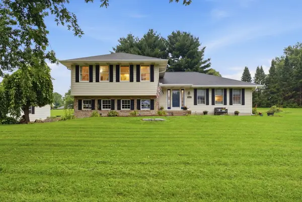 2642 Canterbury, Muscatine, IA 52761