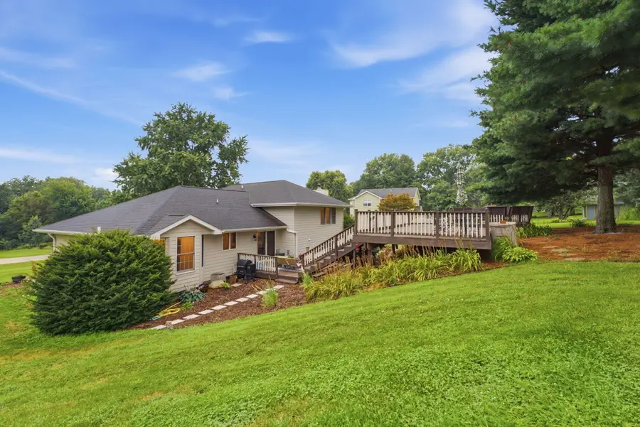 2642 Canterbury, Muscatine, IA 52761 - #2