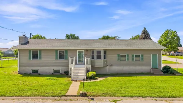 208 Mcarthur St., Muscatine, IA 52761
