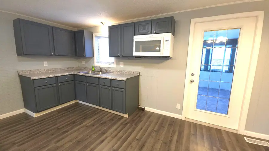 314 Vine St, Wilton, IA 52778 - #2