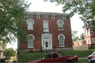 306 W 3rd St, Muscatine, IA 52761