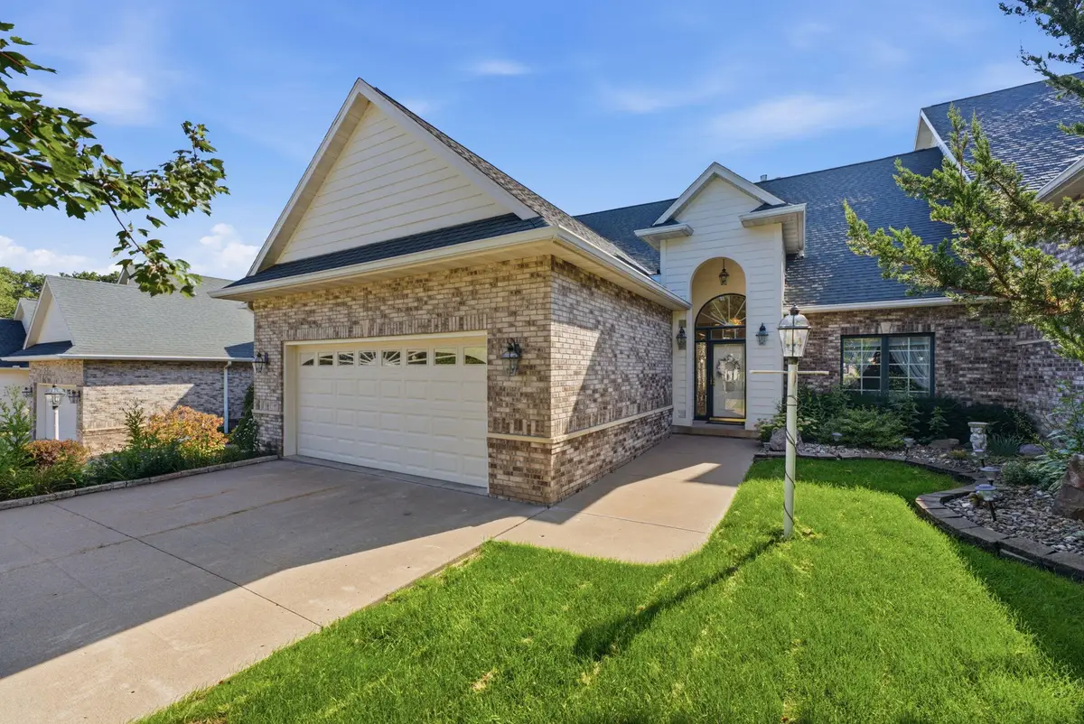 409 Hogan Ct, Muscatine, IA 52761 - #1