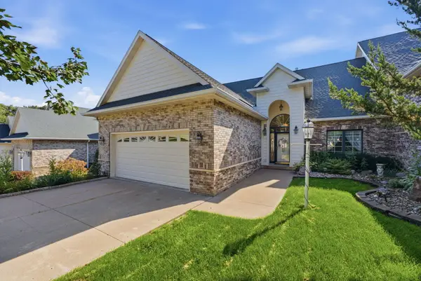 409 Hogan Ct, Muscatine, IA 52761