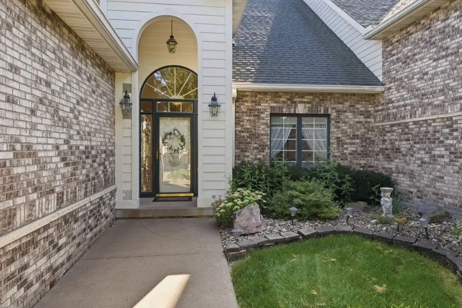 409 Hogan Ct, Muscatine, IA 52761 - #3