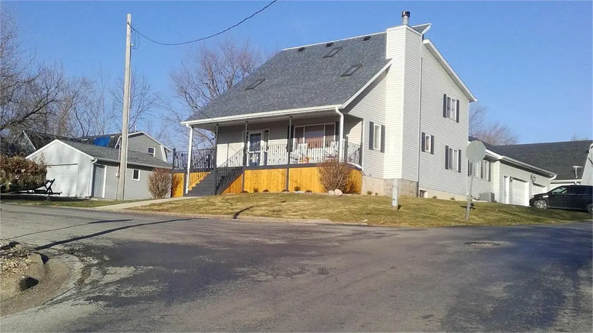 510 Hacker St, Buffalo, IA 52728 - #1