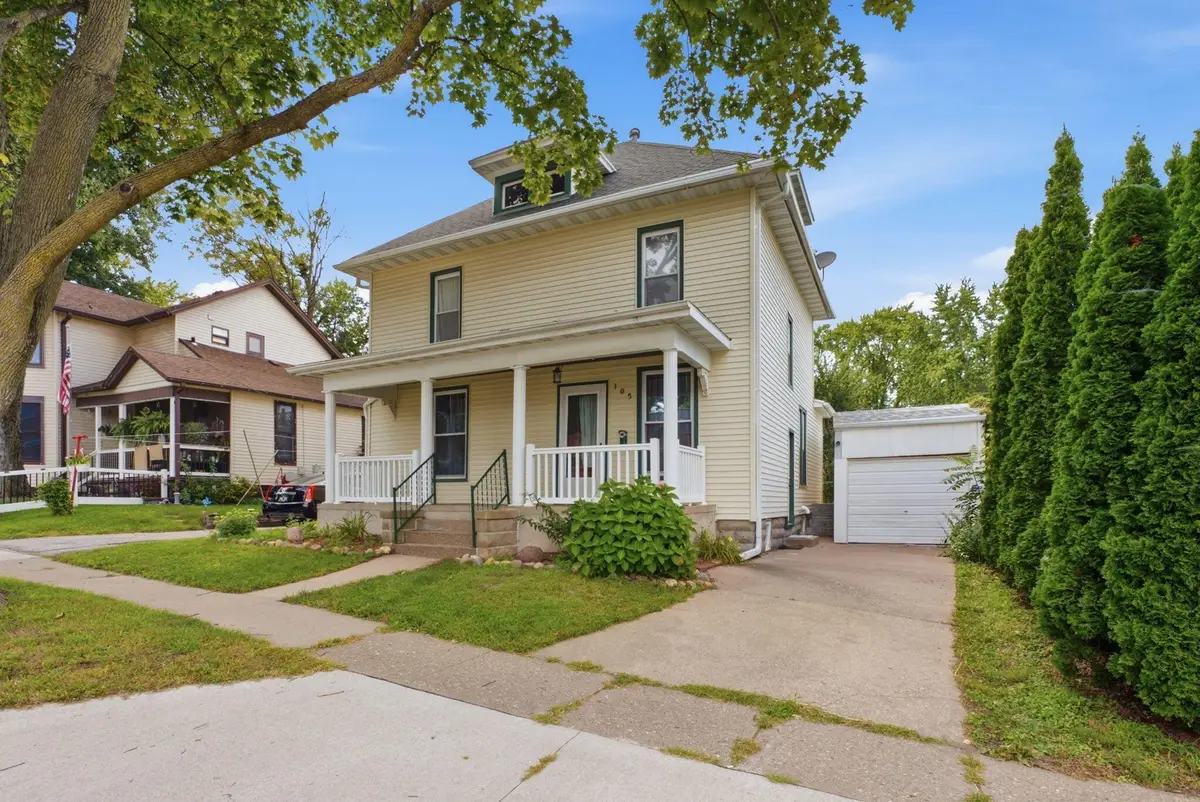 105 E 10th, Muscatine, IA 52761 - #1