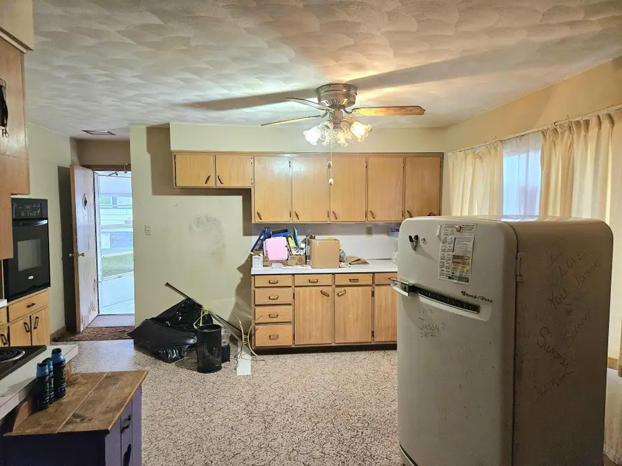 906 Cedar St, Muscatine, IA 52761 - #2