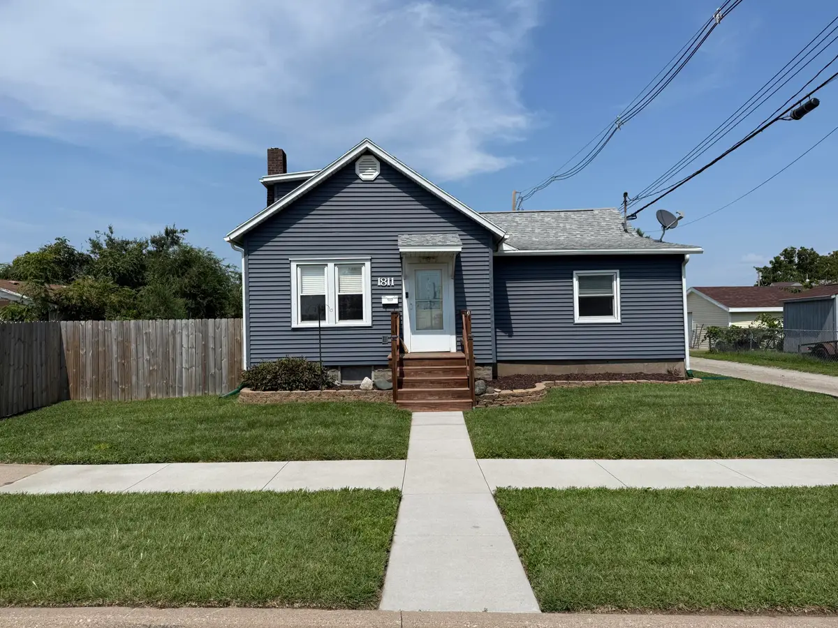 1811 Baker Ave, Muscatine, IA 52761 - #1