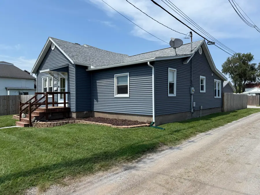 1811 Baker Ave, Muscatine, IA 52761 - #2