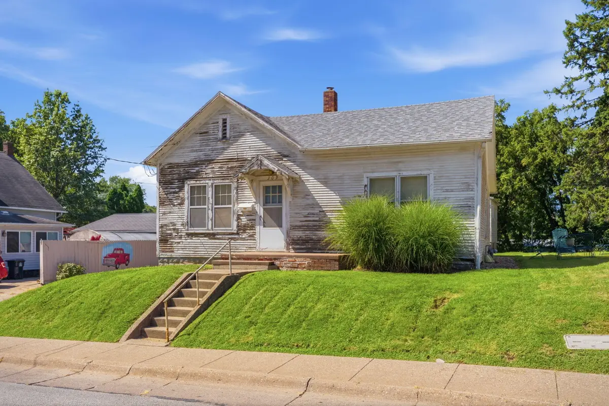 309 Bartlett, Muscatine, IA 52761 - #1