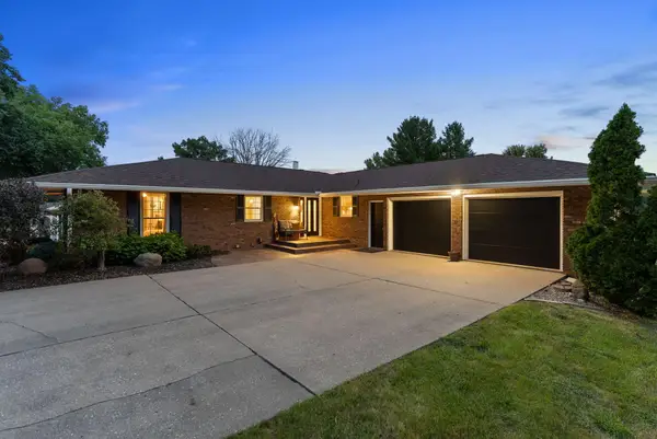 1224 Vista Ct, Muscatine, IA 52761