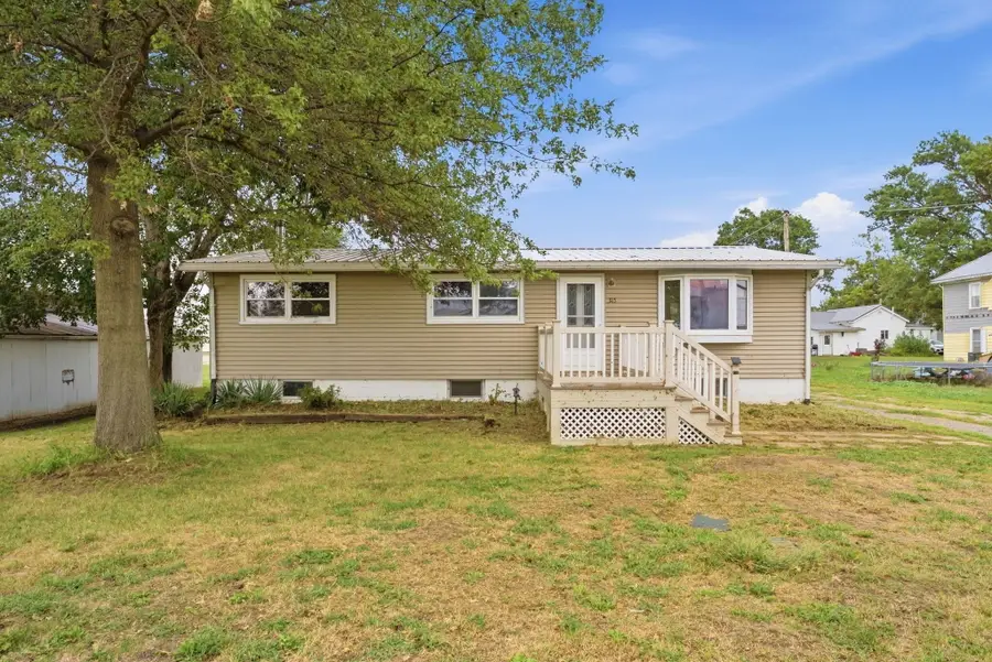 315 Depot St, Atalissa, IA 52720 - #2