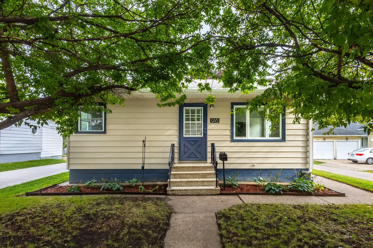 918 E Laurel, Davenport, IA 52803 - #1