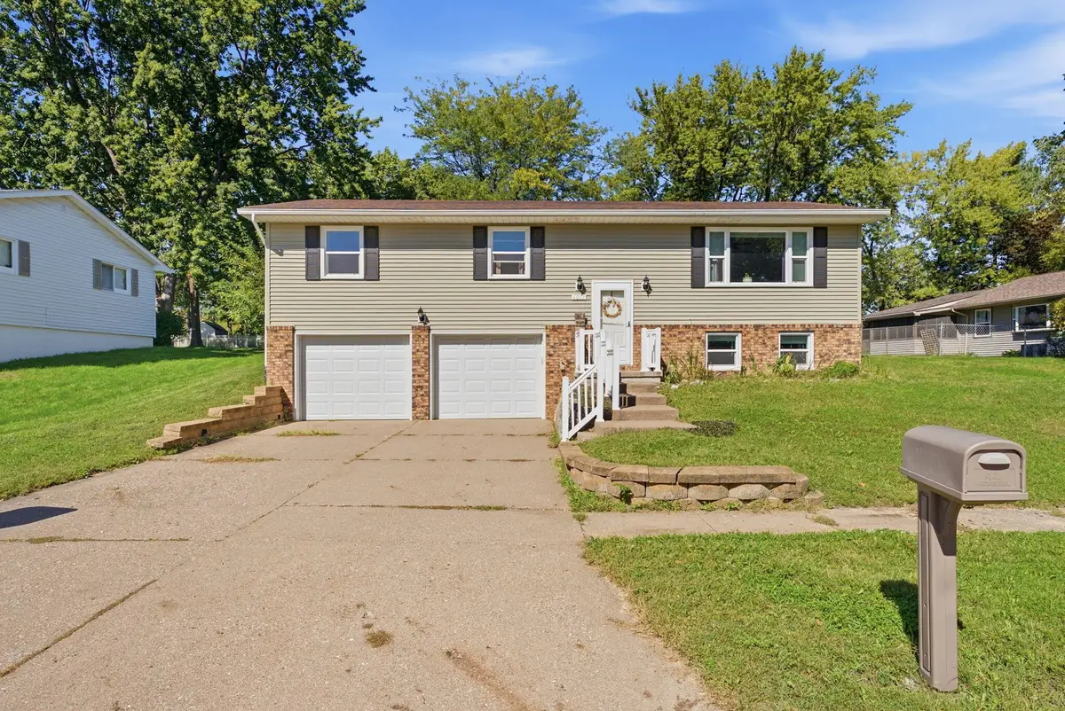 1017 Acorn Ln, Muscatine, IA 52761 - #1