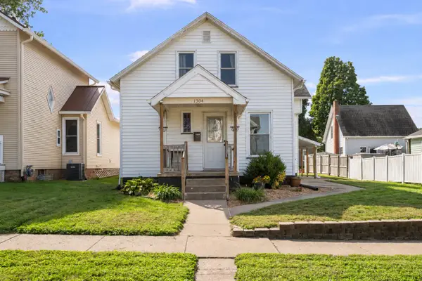 1304 Smalley, Muscatine, IA 52761