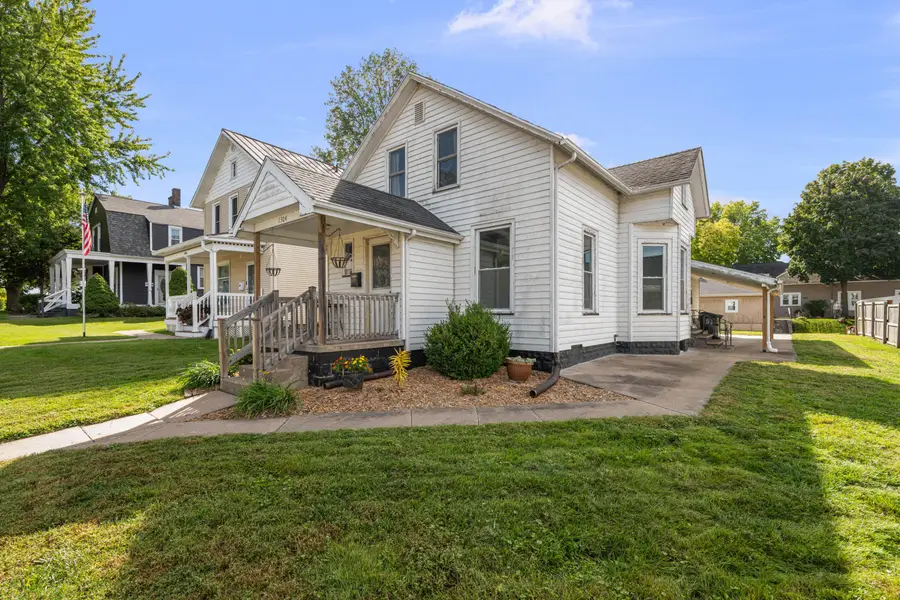 1304 Smalley, Muscatine, IA 52761 - #3