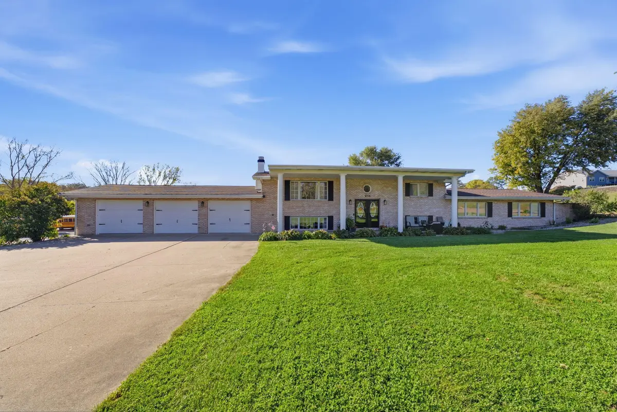 2716 Isett, Muscatine, IA 52761 - #1