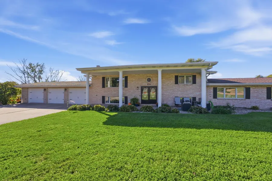 2716 Isett, Muscatine, IA 52761 - #2