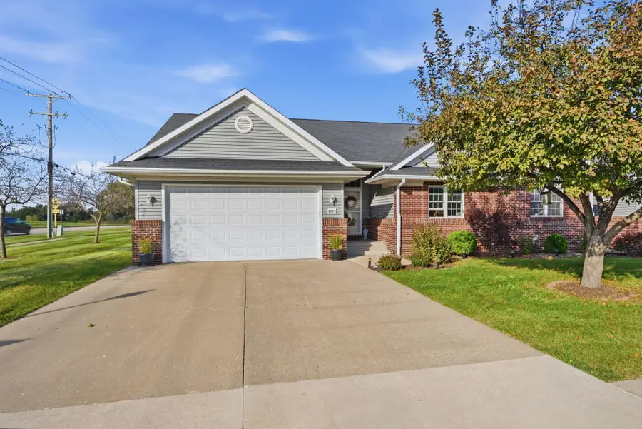 2229 Oak Valley, Muscatine, IA 52761 - #2