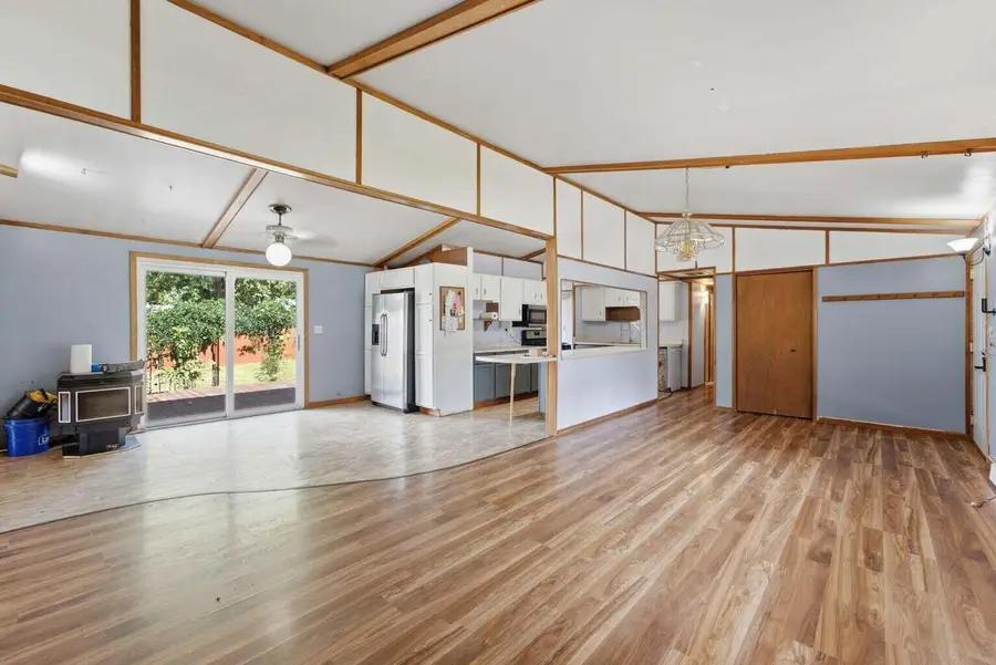 215 W Prairie St, Wilton, IA 52778 - #2