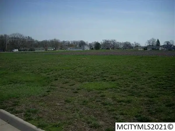 2033 Augusta Dr, MASON CITY, IA 50401