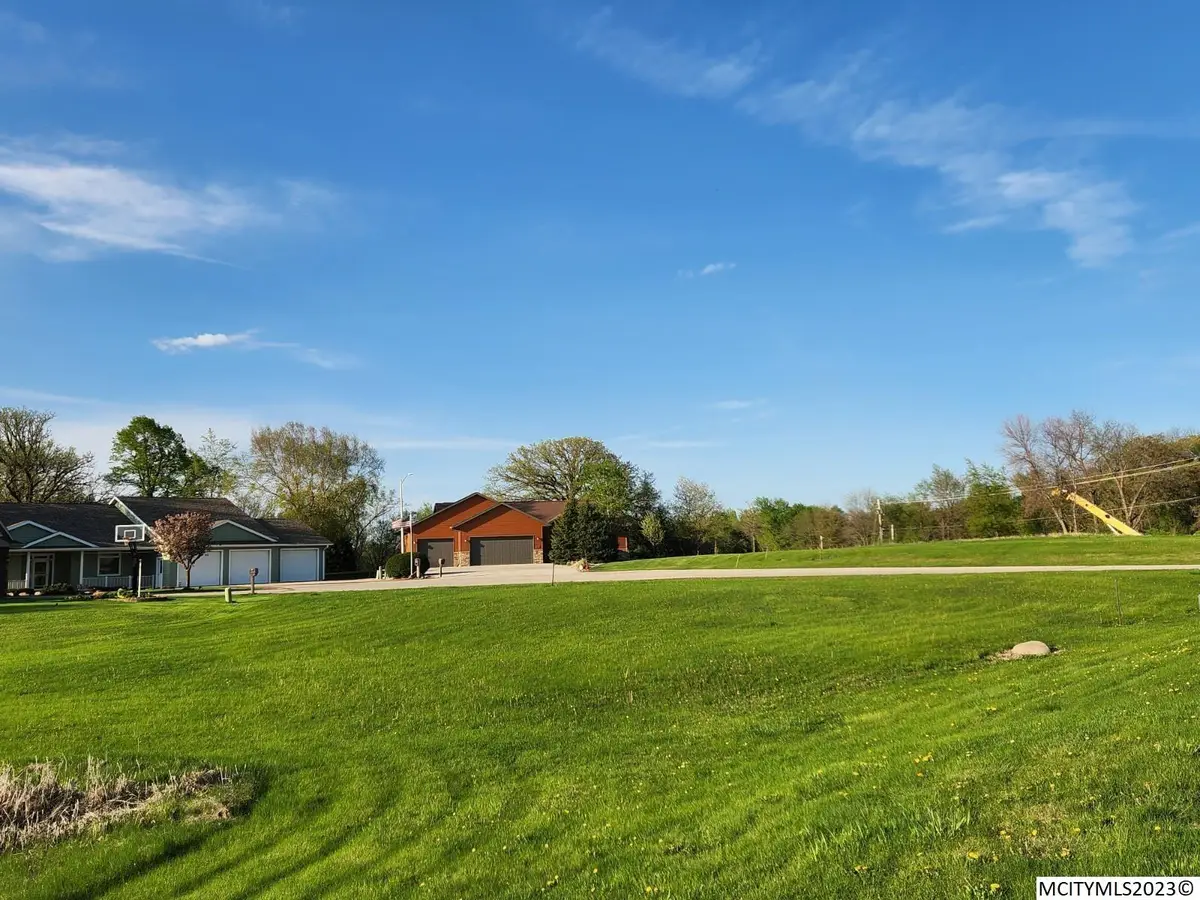 202 Brickyard Ct, Sheffield, IA 50475 - Image #1