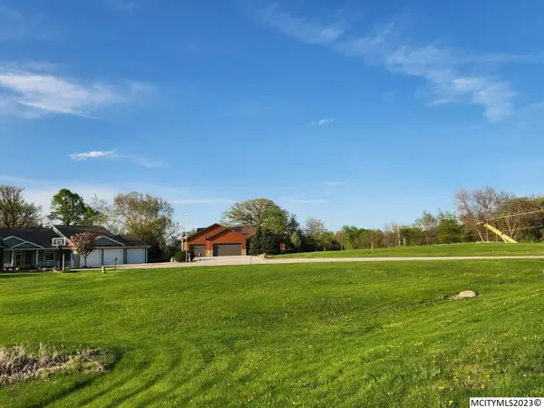 202 Brickyard Ct, SHEFFIELD, IA 50475