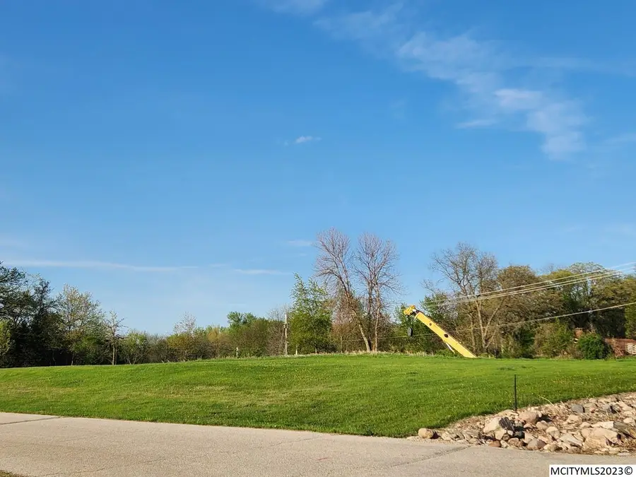 202 Brickyard Ct, Sheffield, IA 50475 - Image #2