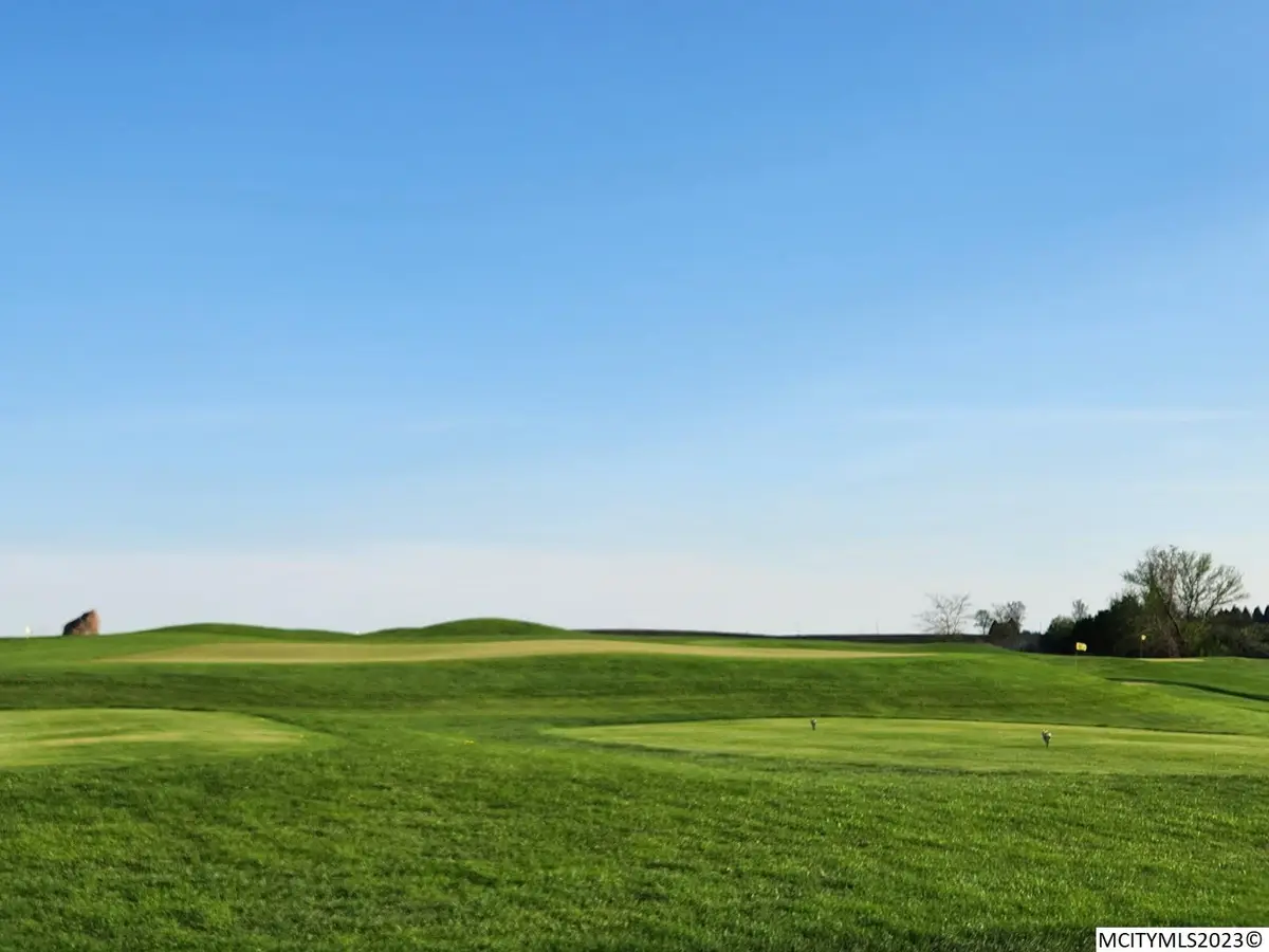 210 Brickyard Ct, Sheffield, IA 50475 - #1