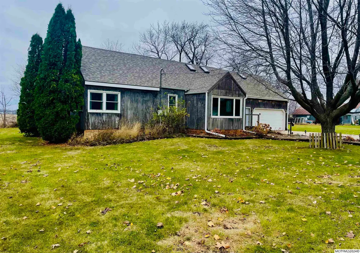 702 1st St N, Rockwell, IA 50469 - #1