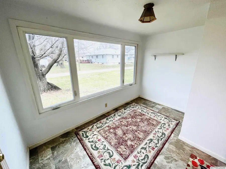 702 1st St N, Rockwell, IA 50469 - #3