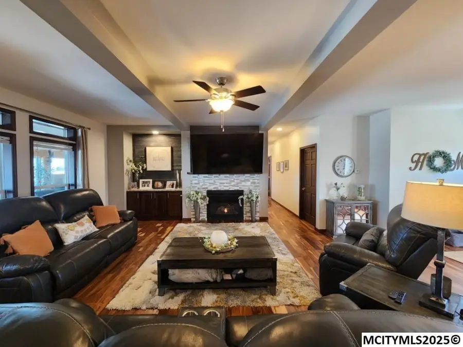 940 250th St, Sheffield, IA 50475 - Image #2