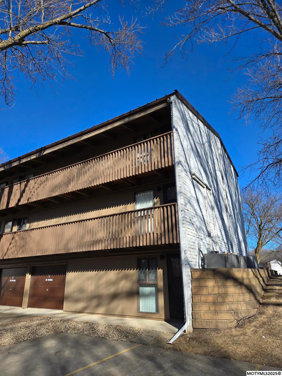 2700 N Shore Dr #E-15A, Clear Lake, IA 50428 - #1