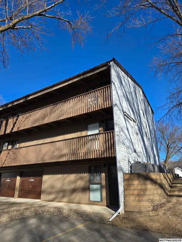 2700 N Shore Dr #E-15A, CLEAR LAKE, IA 50428