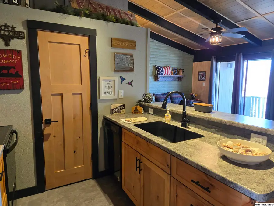 2700 N Shore Dr #E-15A, Clear Lake, IA 50428 - #3