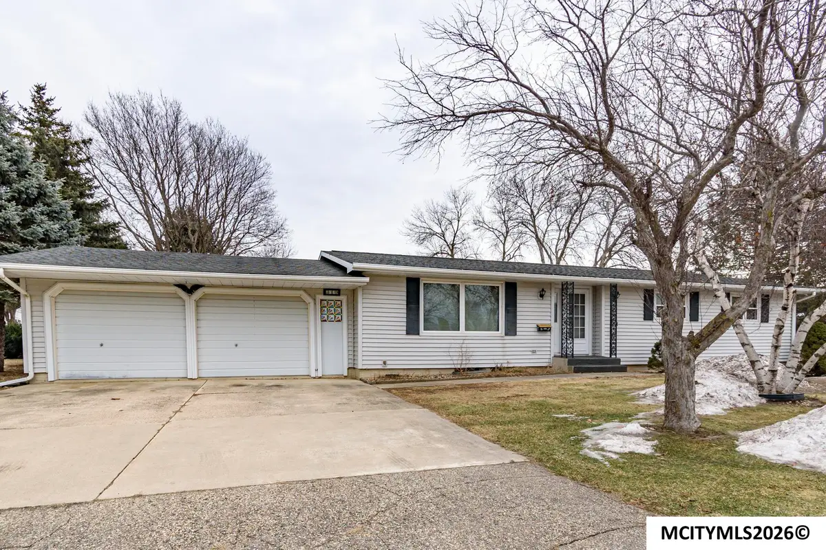 319 S Lincoln, Sheffield, IA 50475 - #1