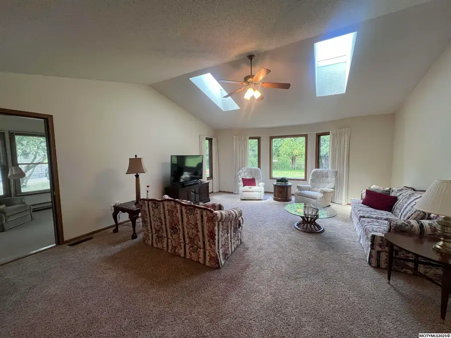 2004 Hunters Ridge Dr, Mason City, IA 50401 - #2