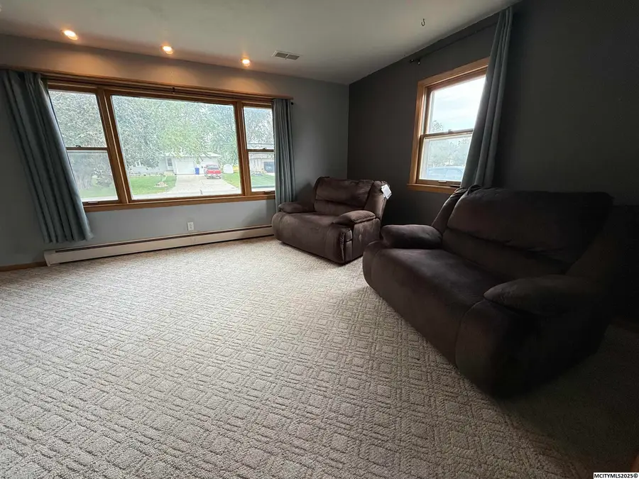 627 1st St N, Rockwell, IA 50469 - #3