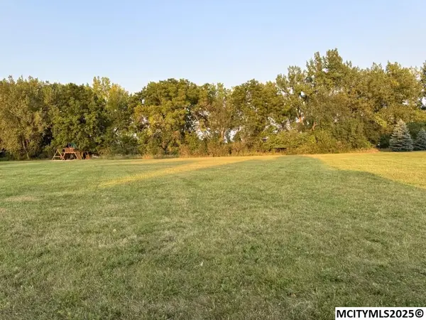 155 Timber Creek Dr, MASON CITY, IA 50401