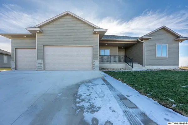 605 Bedford St, CLEAR LAKE, IA 50428