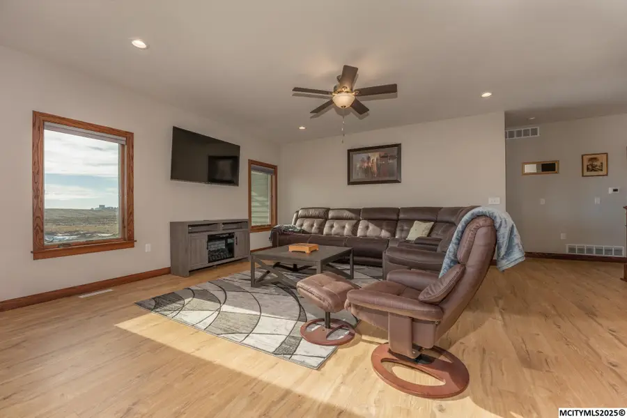 605 Bedford St, Clear Lake, IA 50428 - #3