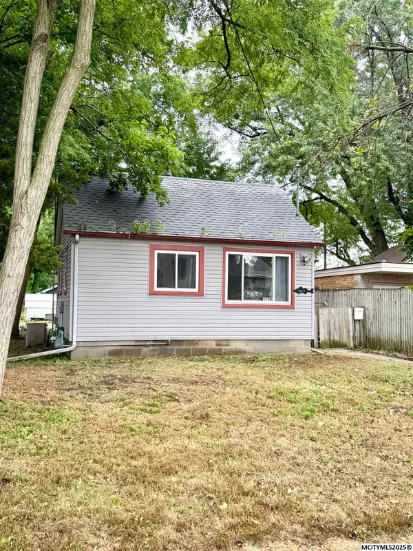 204 S 12th St, CLEAR LAKE, IA 50428