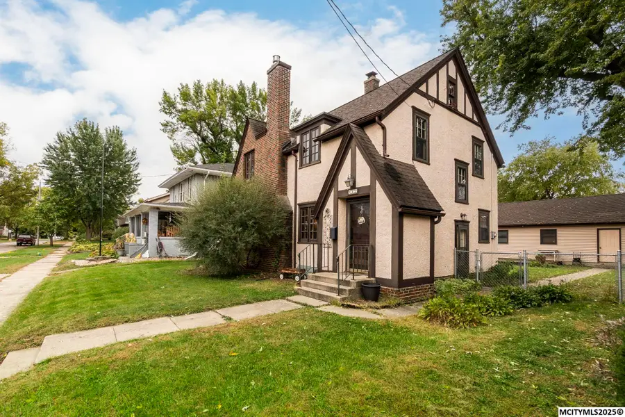 112 S Vermont, Mason City, IA 50401 - #2