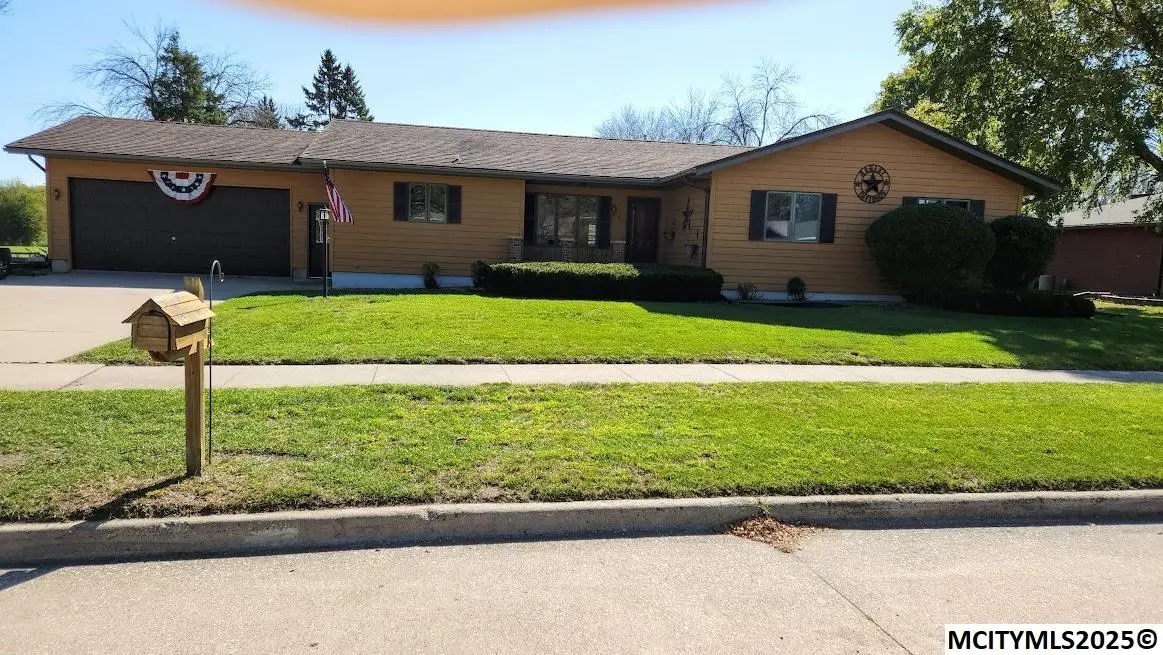 61 N Yorktown Pike, Mason City, IA 50401 - #1