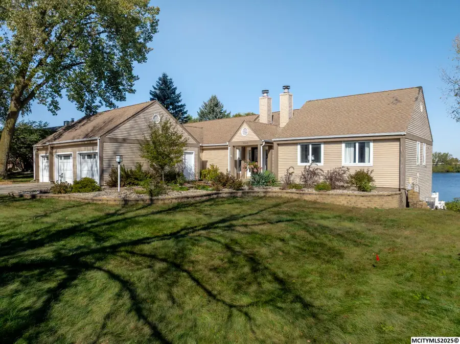1000 Briarstone Dr, Mason City, IA 50401 - #2